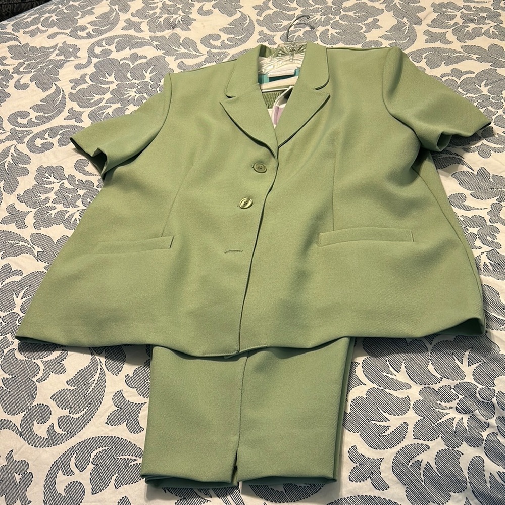 Light Green Leisure Suit